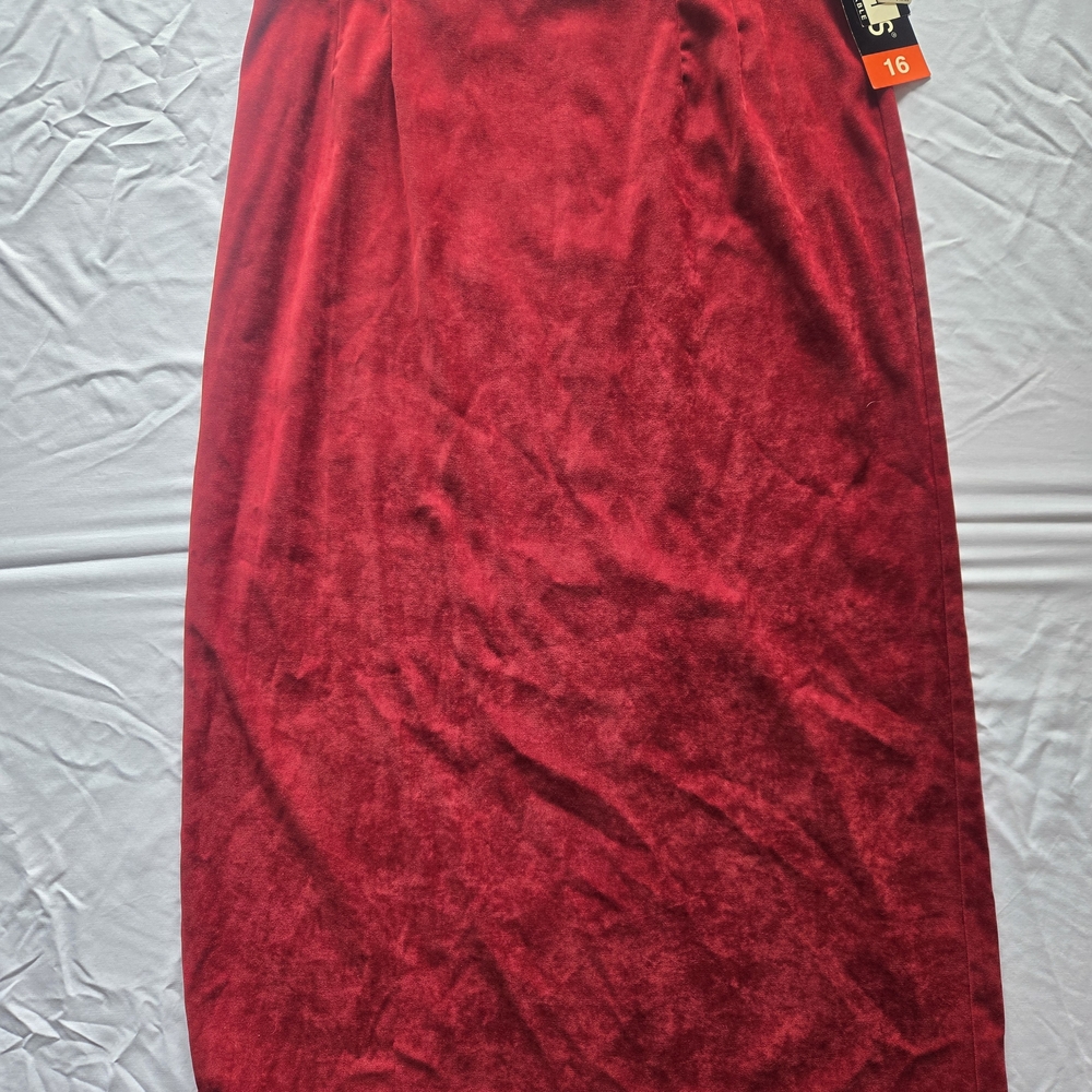 Elegant Red Velvet vintage nwt Skirt